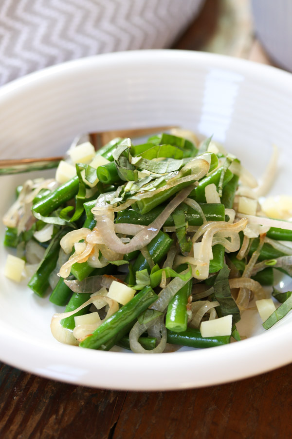 a delicious, quick, and healthy recipe for green beans with just 5 ingredients:  green beans, shallots, pecorino romano cheese, basil, and olive oil! simple to prepare but tastes very sophisticated.