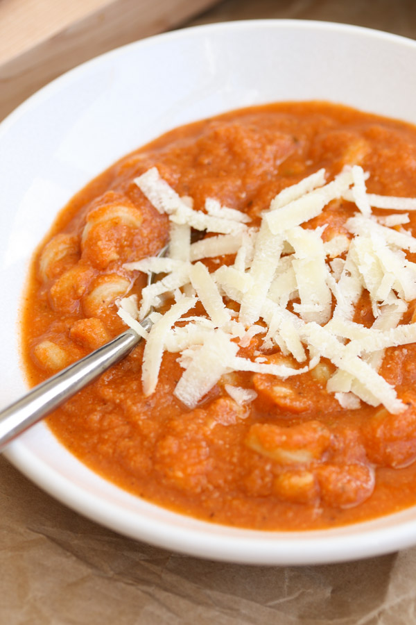 chick peas, tomato, and pasta simmer together with onions, garlic, and herbs to create this delicious soup.  it’s easy, fast, healthy, and super yummy.