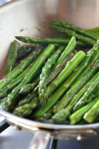 simple skillet roasted asparagus