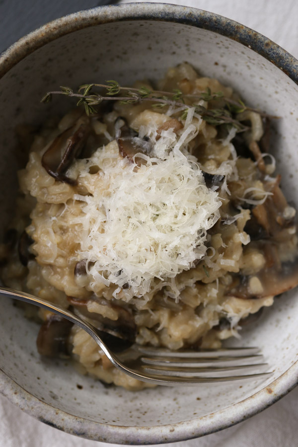 an easier mushroom risotto recipe that doesn’t require as much stirring and tastes even better than traditional risotto. gluten free.
