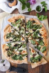 kale, fig, and gorgonzola pizza is delicious, easy to make, and healthy. sweet figs balance out the kale and gorgonzola cheese ties it together.