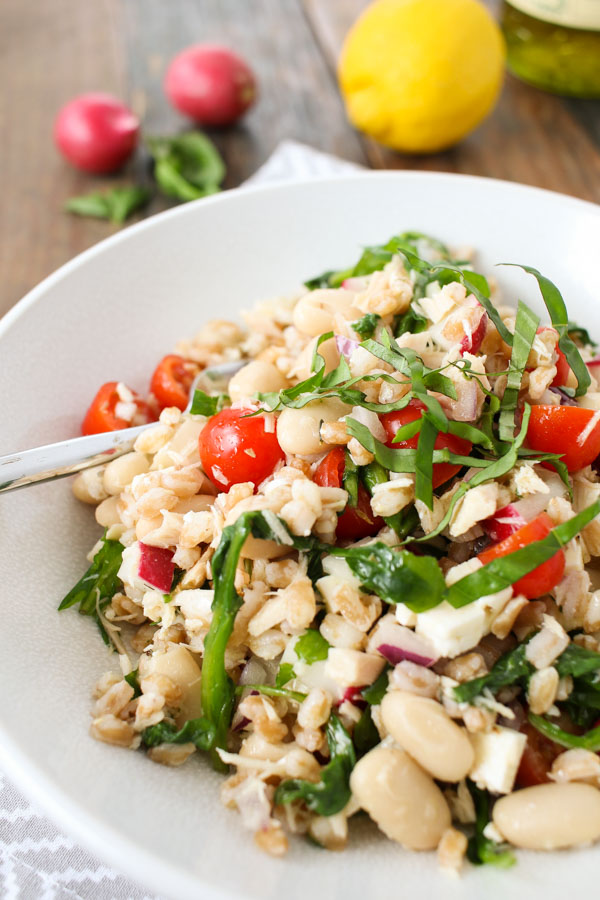 this mayo-free tuna and farro salad is packed with protein, fiber, and flavor. it’s easy to make and travels well to picnics and BBQs.