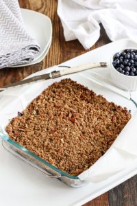 these blueberry oat pecan crumble bars are bursting with blueberry flavor and are naturally gluten free and vegan/dairy free. perfect for summer picnics!