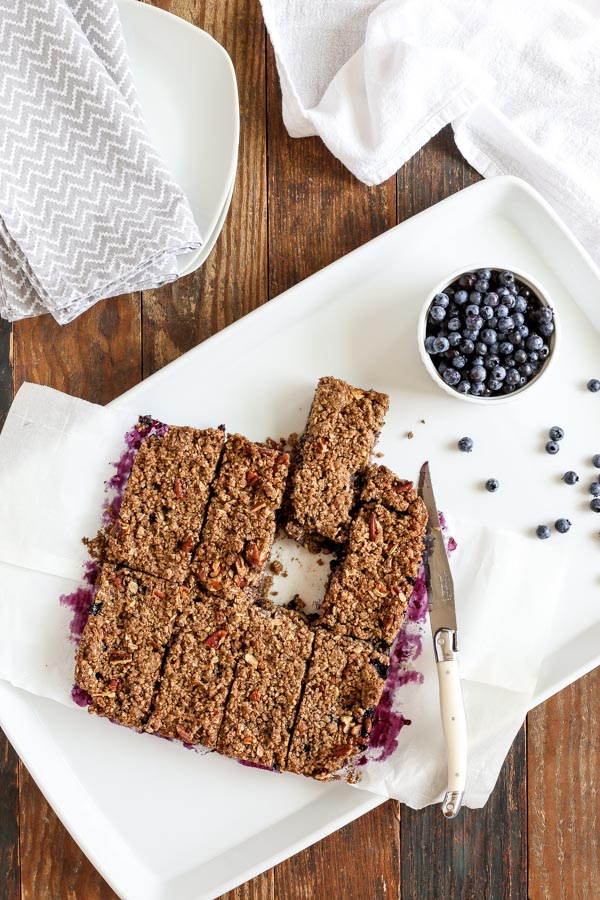 these blueberry oat pecan crumble bars are bursting with blueberry flavor and are naturally gluten free and vegan/dairy free. perfect for summer picnics!