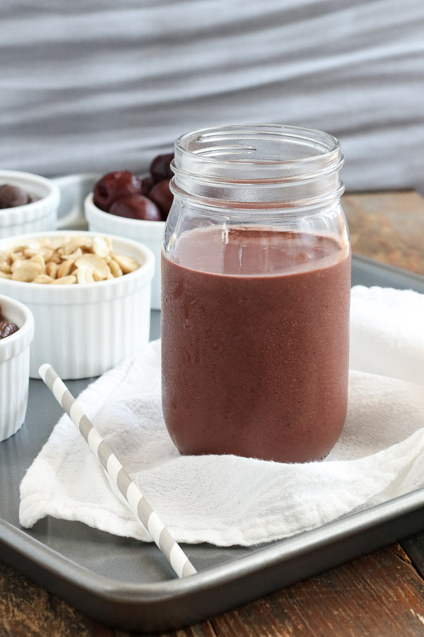 this chocolate cherry smoothie has just 6 mostly whole food ingredients but definitely tastes like dessert. dairy free/vegan, gluten free.