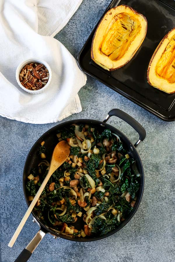 sausage, kale, and apple stuffed spaghetti squash is an easy and healthy dinner, perfect for chilly fall and winter nights. ready in about an hour! GF/DF
