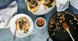 sausage, kale, and apple stuffed spaghetti squash is an easy and healthy dinner, perfect for chilly fall and winter nights. ready in about an hour! GF/DF